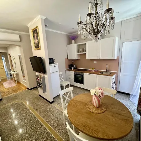 Madame Ricasoli 5 Min From The Διαμέρισμα