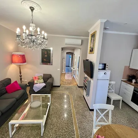 Madame Ricasoli 5 Min From The Apartman Genova